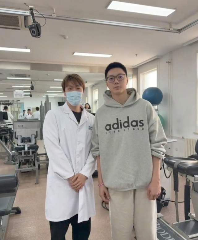 开云体育下载-正式退出！广东核心无奈，济南小伙曝出原因，杜锋批准，徐杰祝福